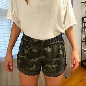 Athleta Mesh Racer Run Short 4” Green Camo Lux